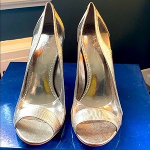 Nicole Miller Metallic Pump